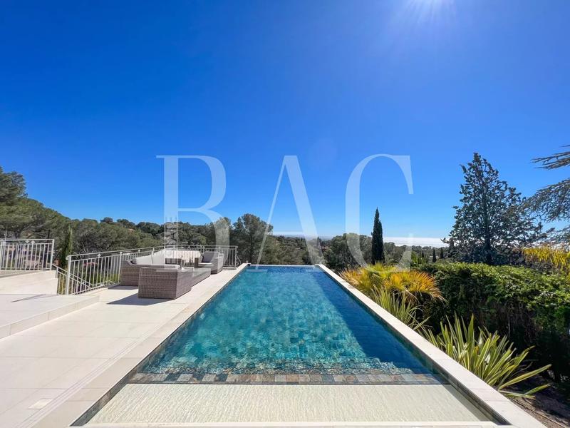 Villa - 270 m² - 8 pièces