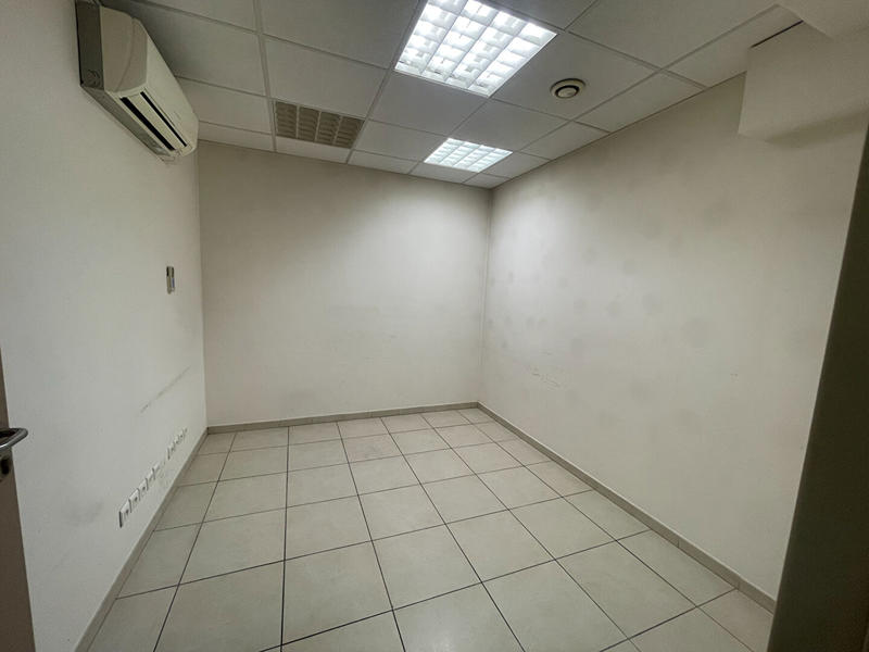 Local commercial - 114 m² - 4 pièces