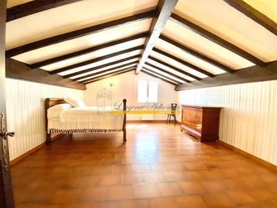 Maison - 285 m² - 9 pièces