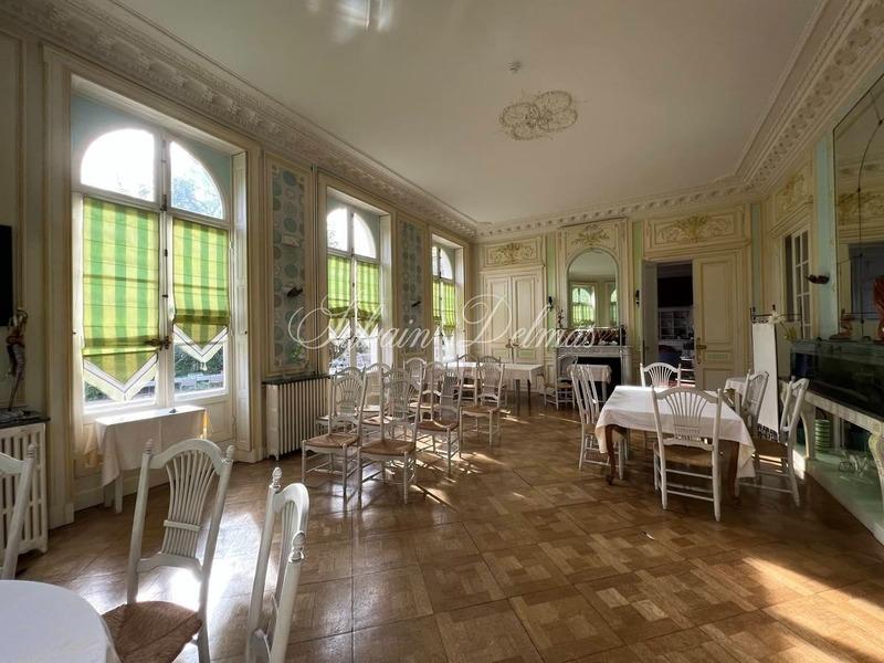 Demeure - 2 000 m² - 25 pièces