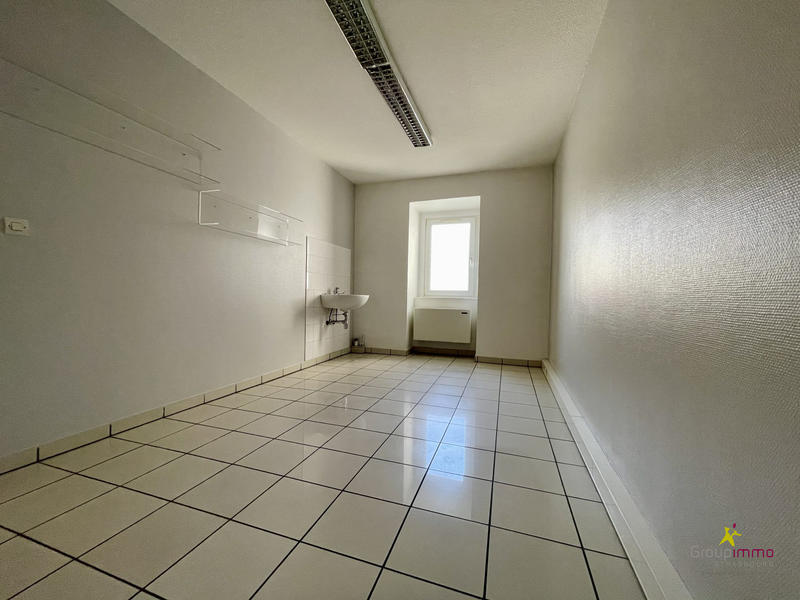 Local d'activités - 82 m² - 4 pièces