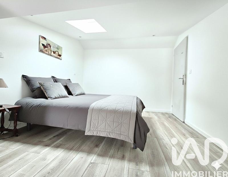 Maison - 220 m² - 8 pièces