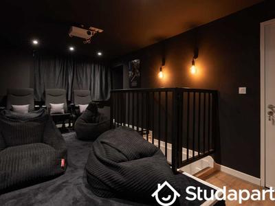 Appartement - 240 m² - 1 pièce