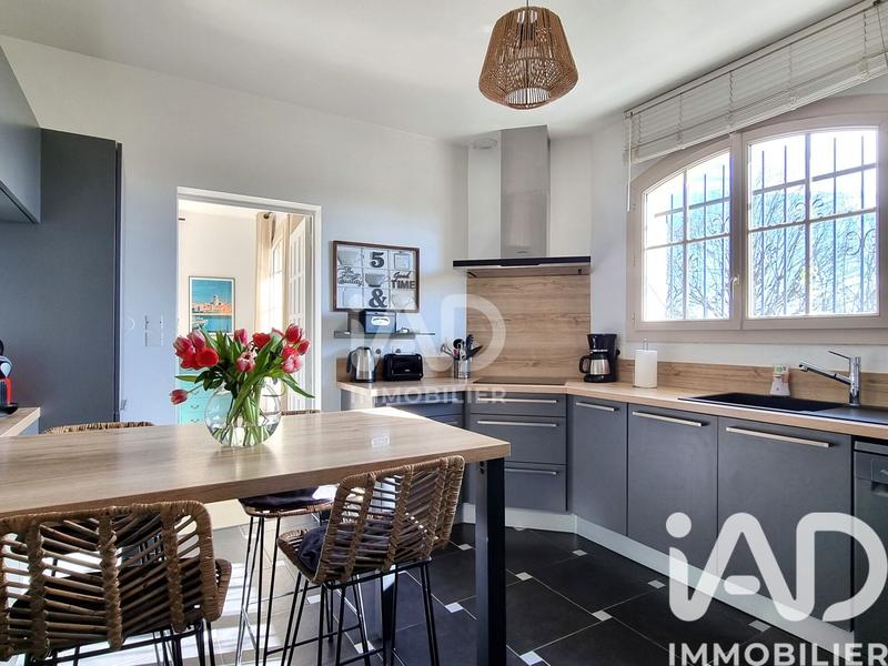 Maison - 230 m² - 8 pièces