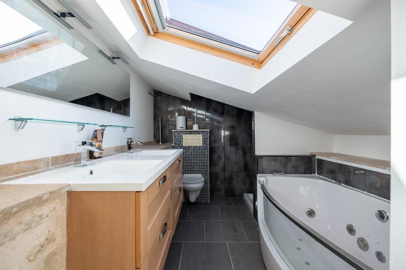 Maison en pierre - 207 m² - 7 pièces