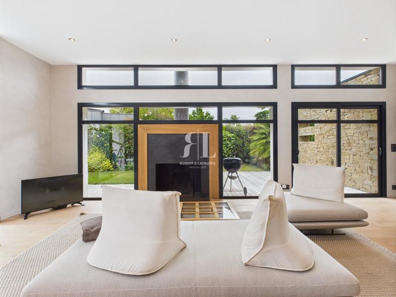 Maison - 251 m² - 8 pièces