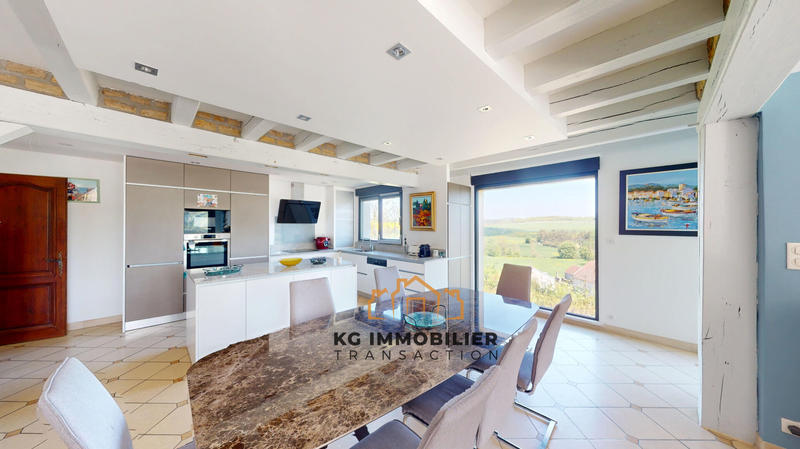 Maison - 370 m² - 15 pièces