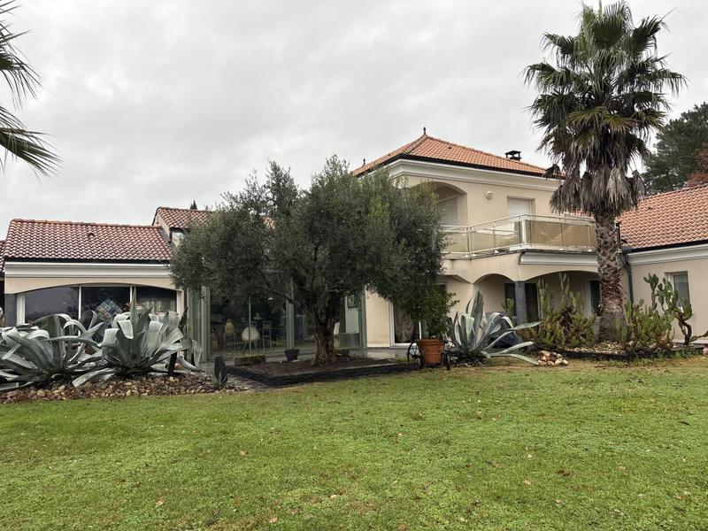 Demeure - 280 m² - 7 pièces