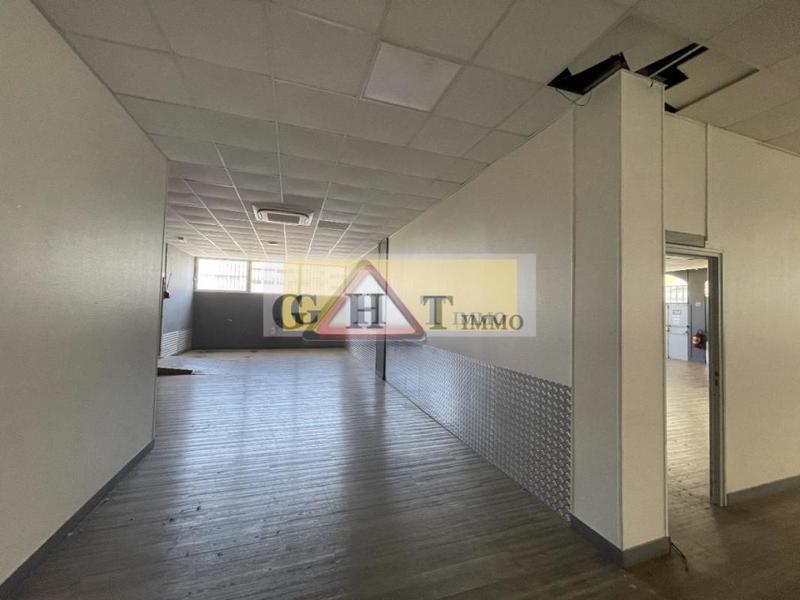 Local commercial - 966 m²
