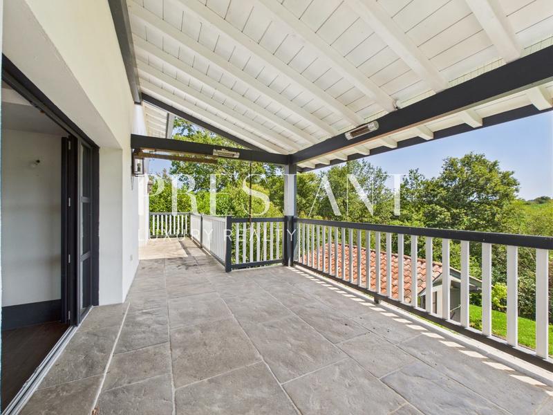 Maison - 200 m² - 9 pièces