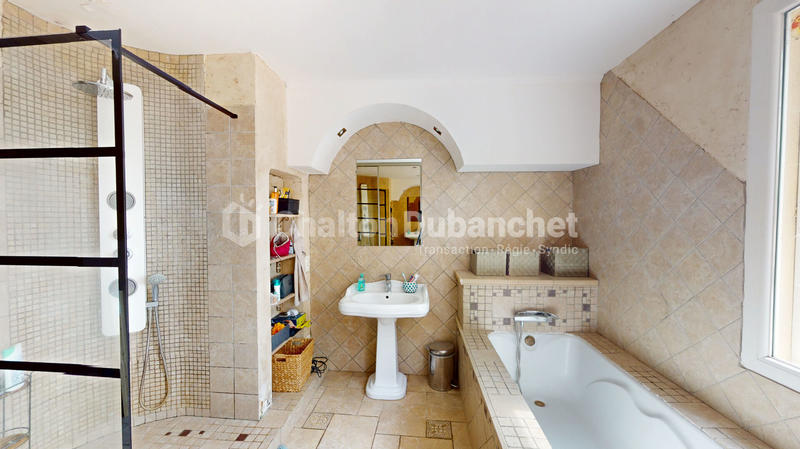 Maison - 310 m² - 8 pièces