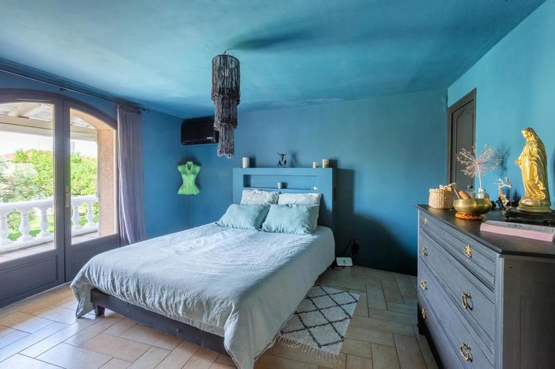 Maison - 221 m² - 6 pièces