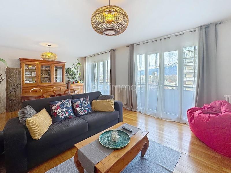 Appartement - 110 m² - 5 pièces