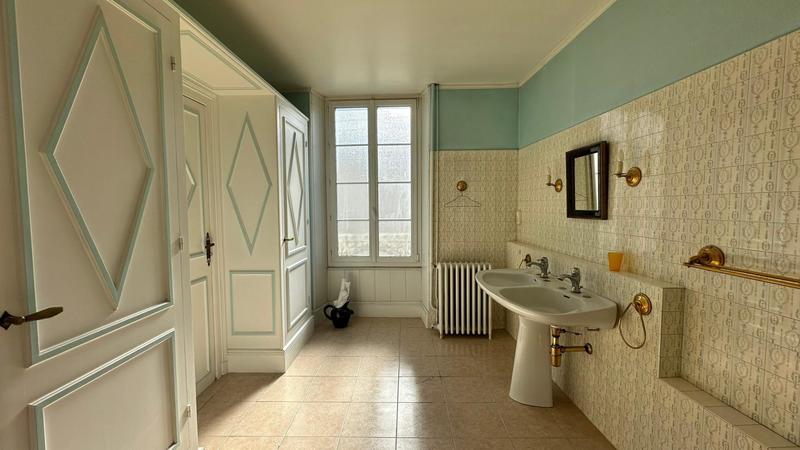 Maison - 330 m² - 10 pièces