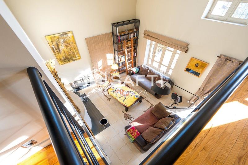 Maison - 748 m² - 11 pièces