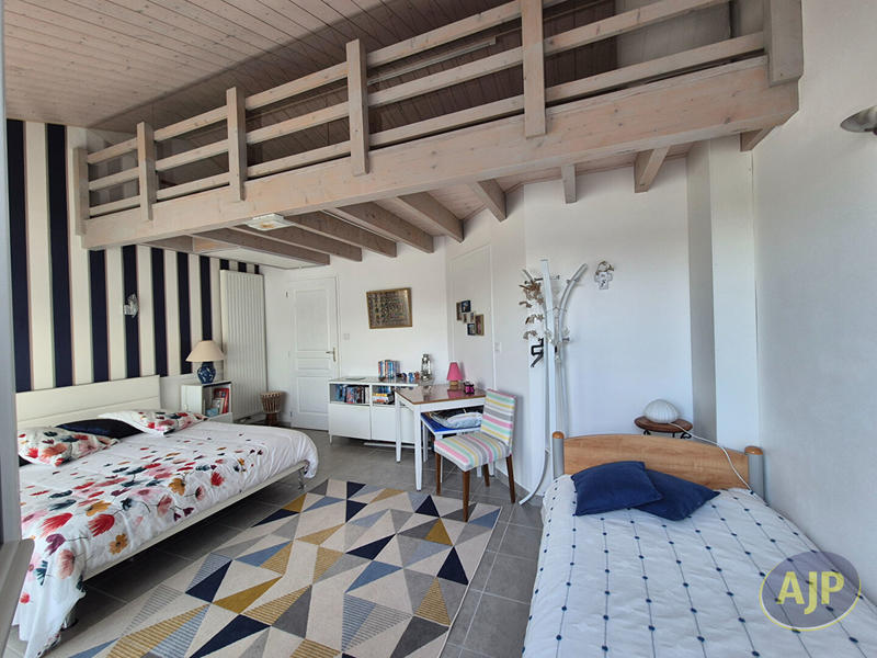 Maison - 138 m² - 6 pièces