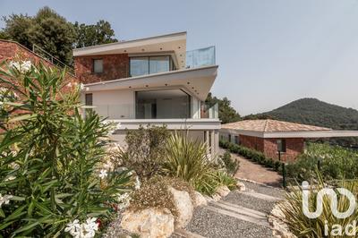 Appartement - 138 m² - 4 pièces