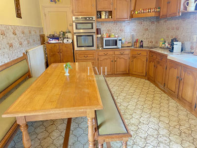 Maison - 238 m² - 8 pièces