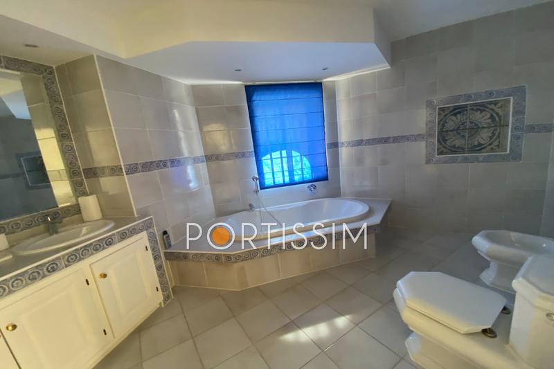 Maison - 435 m² - 7 pièces