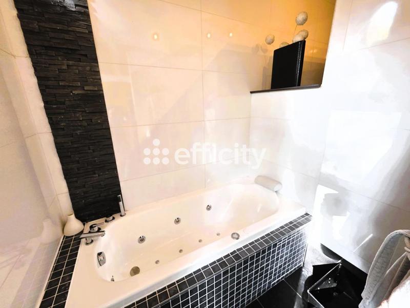 Demeure - 458 m² - 16 pièces