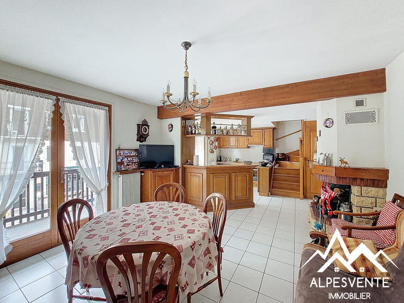 Maison - 225 m² - 10 pièces