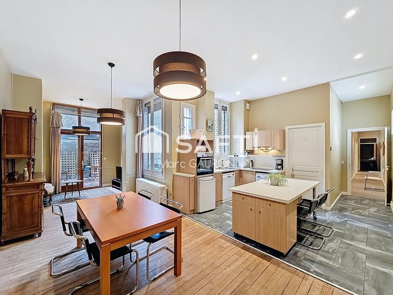 Appartement - 160 m² - 7 pièces