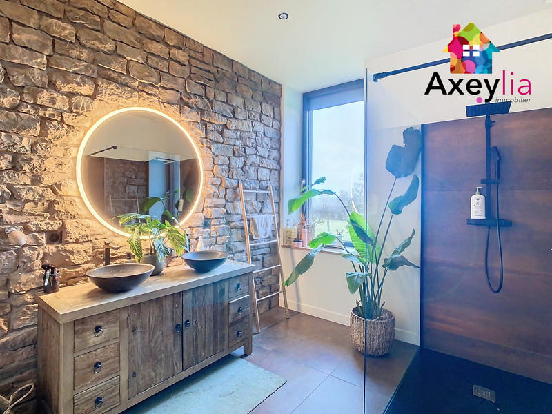 Propriété - 272 m² - 9 pièces