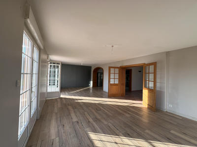 Maison - 250 m² - 11 pièces