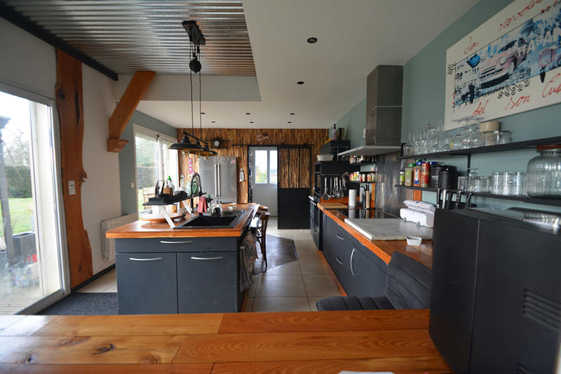 Maison - 250 m² - 10 pièces