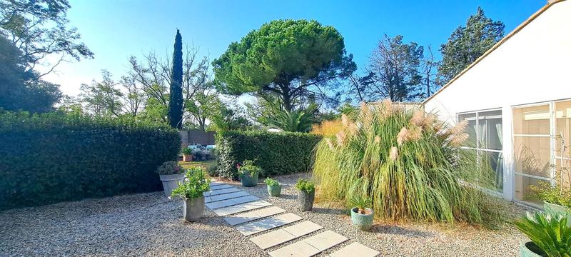 Propriété - 250 m² - 8 pièces