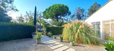 Propriété - 250 m² - 8 pièces