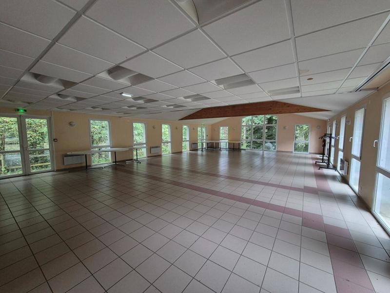 Maison - 3 712 m² - 59 pièces