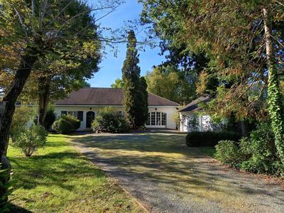 Maison - 220 m² - 6 pièces