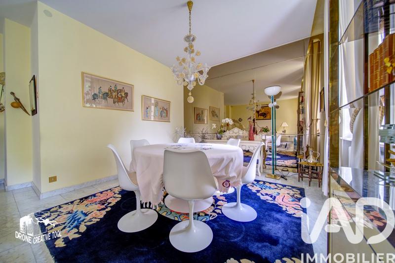 Maison - 464 m² - 12 pièces