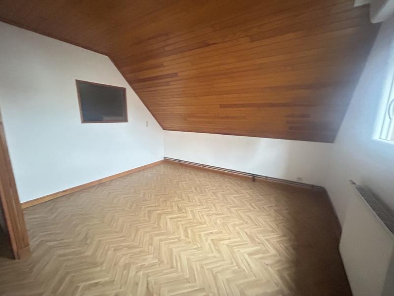 Maison - 111 m² - 8 pièces