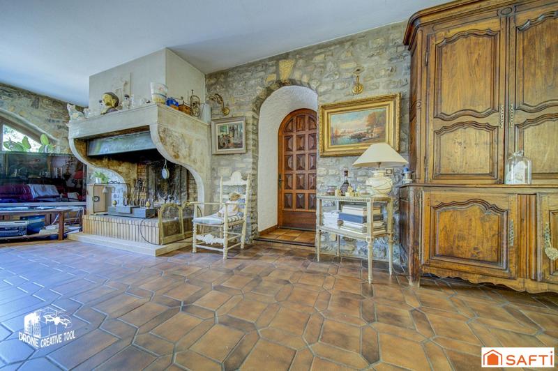 Maison - 351 m² - 14 pièces