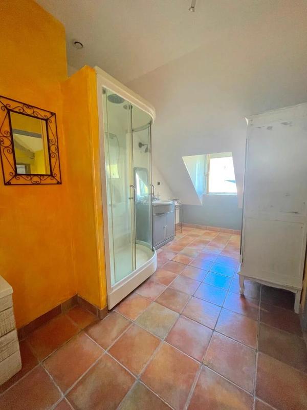 Maison - 214 m² - 5 pièces