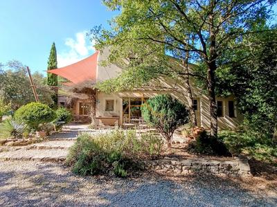 Villa - 240 m² - 8 pièces