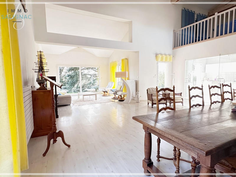 Maison - 280 m² - 8 pièces