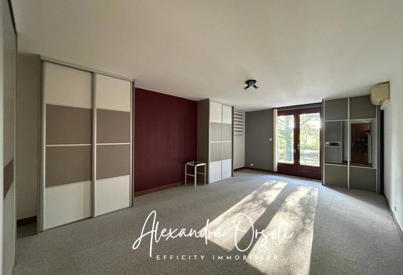 Maison - 264 m² - 9 pièces