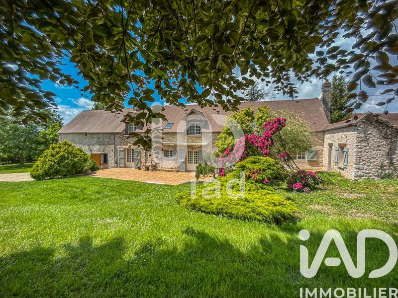 Maison - 215 m² - 9 pièces