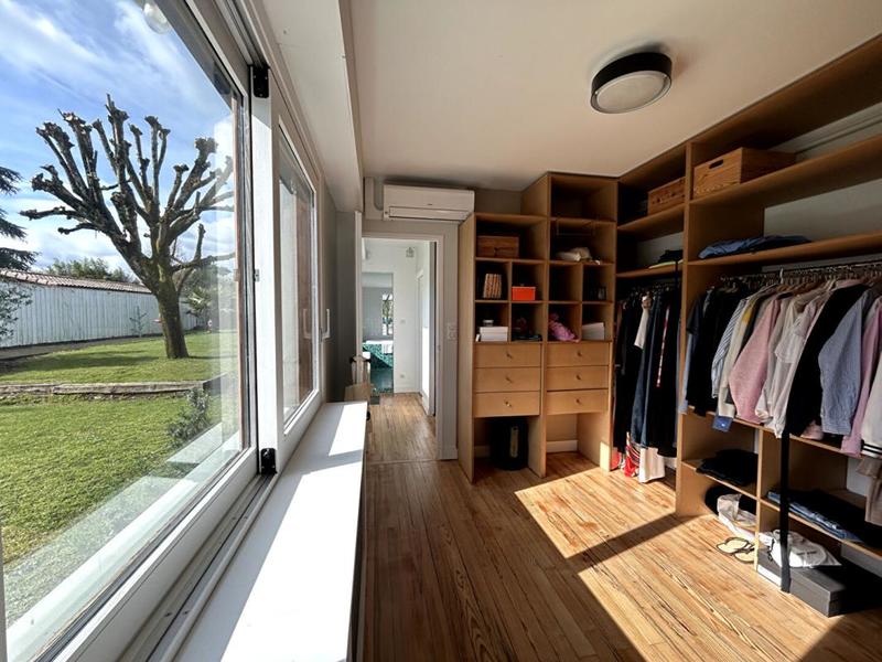 Maison - 230 m² - 6 pièces