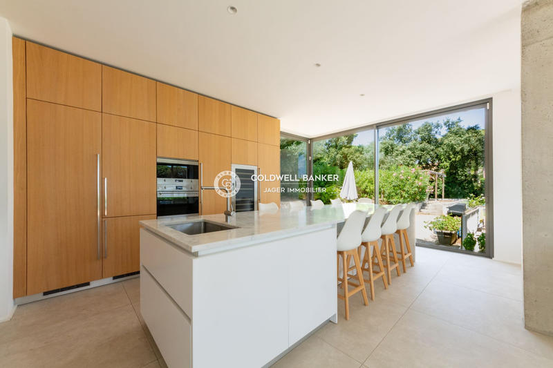 Villa - 240 m² - 6 pièces