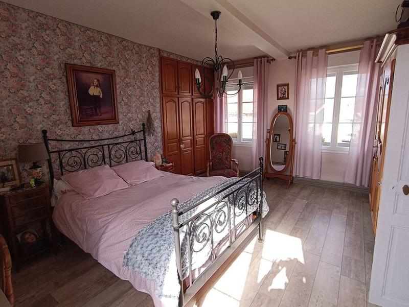 Maison traditionnelle - 156 m² - 8 pièces