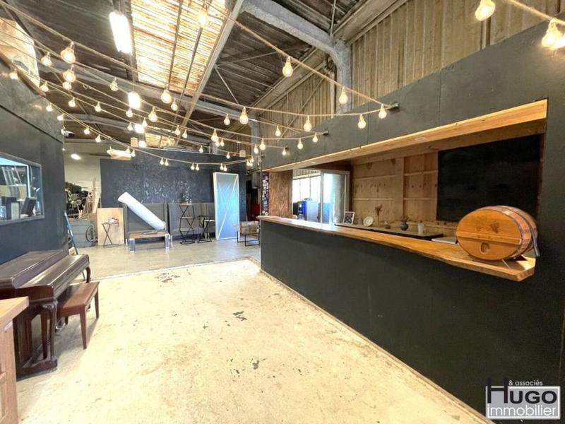 Entrepôt - 1 700 m²