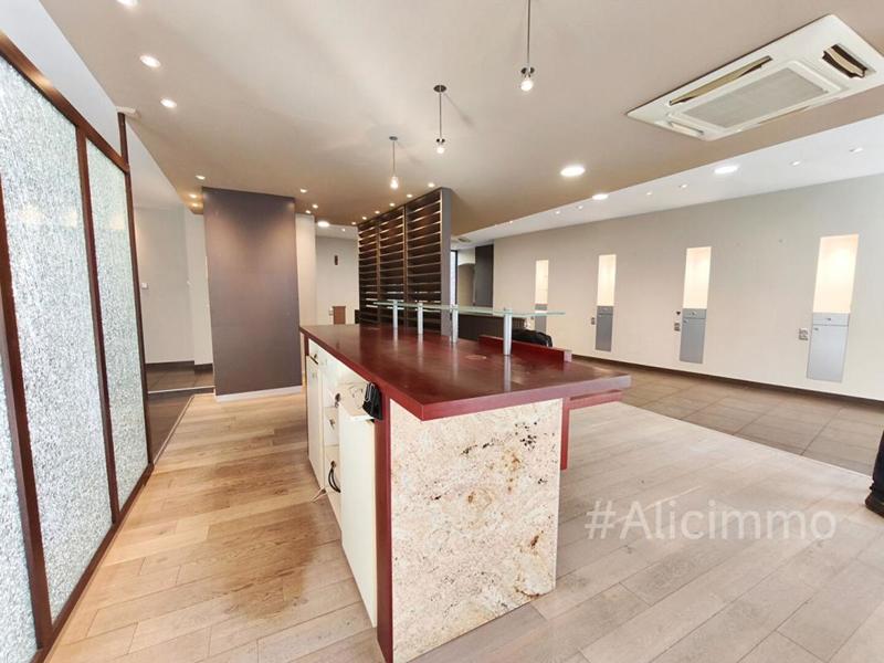 Immeuble - 300 m² - 15 pièces