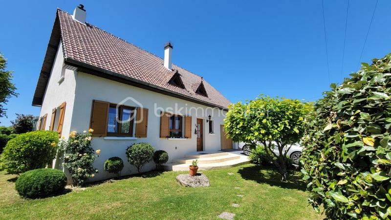 Maison - 222 m² - 8 pièces