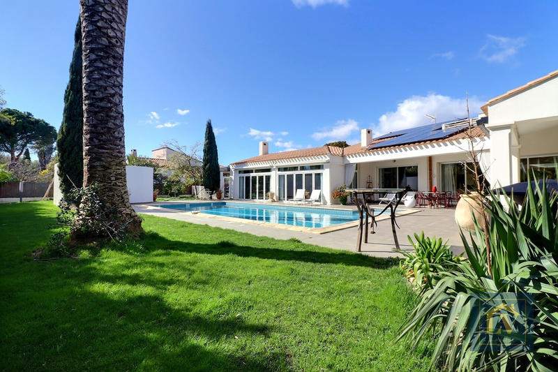 Maison d'architecte - 318 m² - 5 pièces