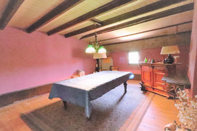 Maison - 220 m² - 12 pièces