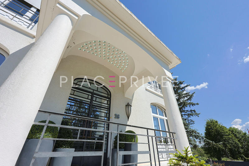 Maison - 320 m² - 10 pièces